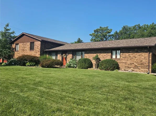 4712 Dadrian Dr, Godfrey, IL 62035