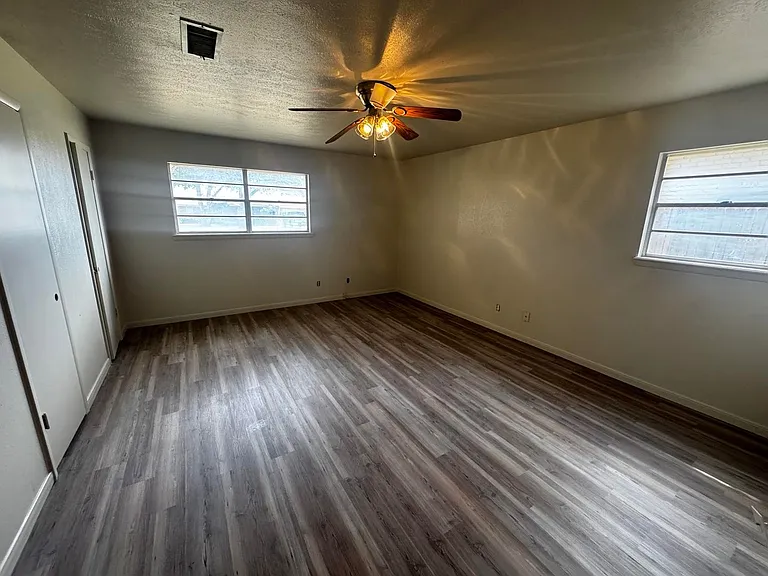 3208 Durant Dr — Photo 13