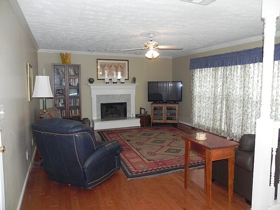 4th image of 1680 Peachtree Cir