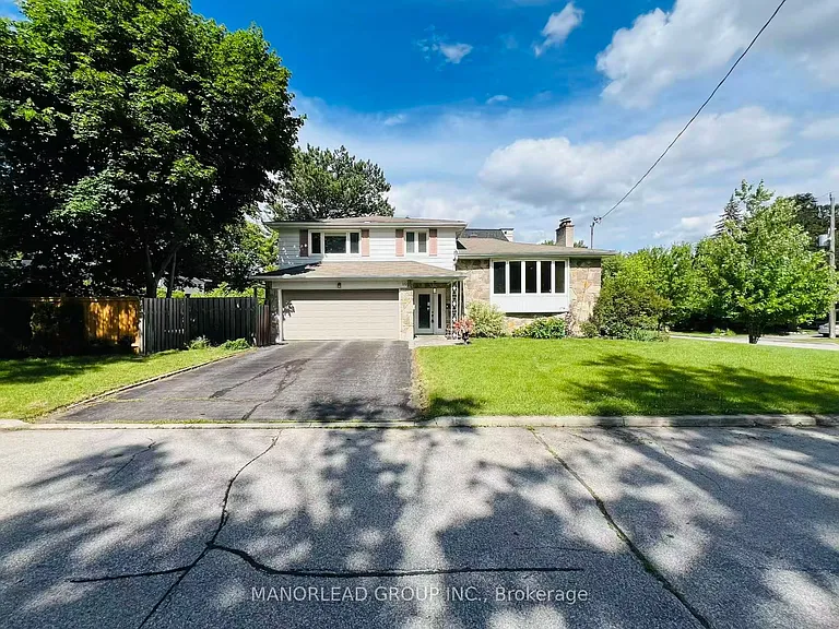 10 Greenyards Dr — Photo 1