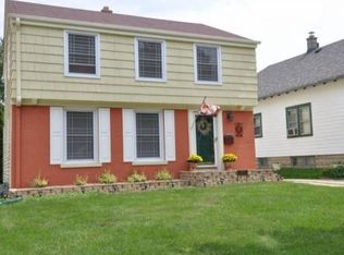 4634 N Sheffield Ave, Whitefish Bay, WI
