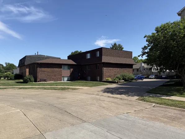 3405 Holiday Ct APT 4, Bettendorf, IA 52722