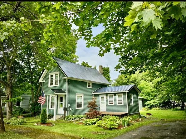 73 Somerset St, Millinocket, ME 04462