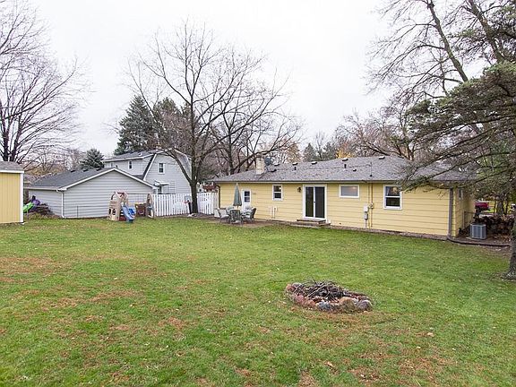 2nd image of 2613 Valley View Pl