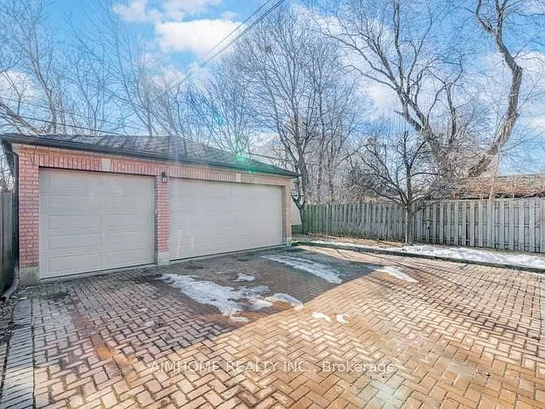 1081 Glencairn Ave — Photo 23