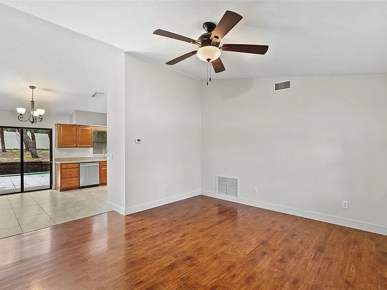 723 Pent St — Photo 3