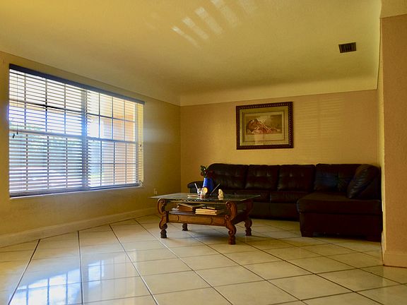 3rd image of 6773 Camelia Dr