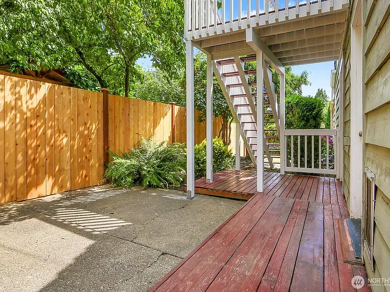 417 Avenue F — Photo 30