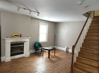 7 Fairbairn St, Ottawa, ON K1S 1T2