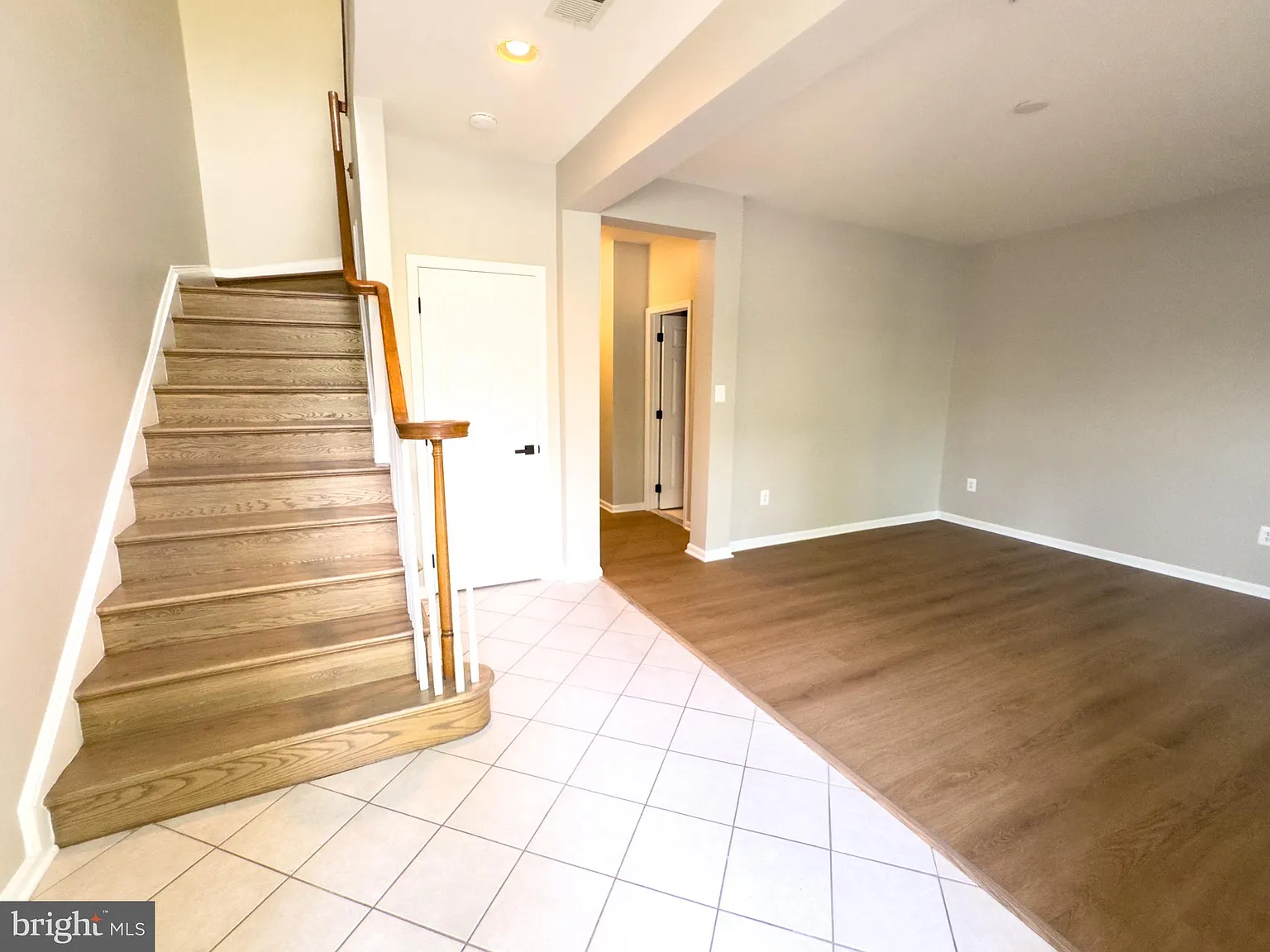 3 bed, 3.5 bath, 2560 sqft, $4,000 — Photo 3