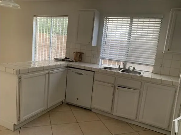 1641 Raspberry Hill Rd, Las Vegas, NV 89142