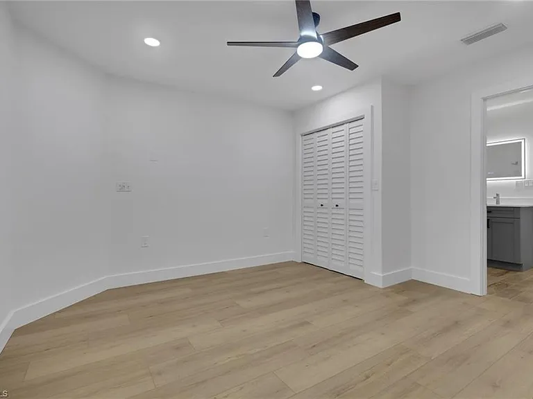 880 18th St NE — Photo 35