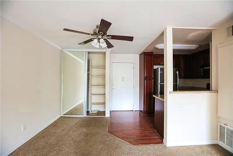 5550 Owensmouth Ave — Photo 1