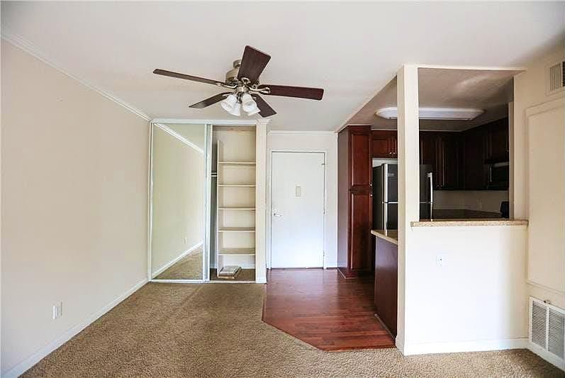 1st image of 5550 Owensmouth Ave APT 219