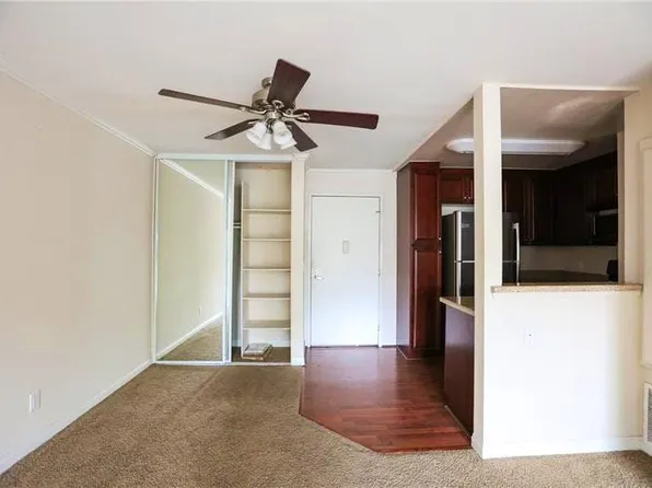 5550 Owensmouth Ave, Woodland Hills, CA
