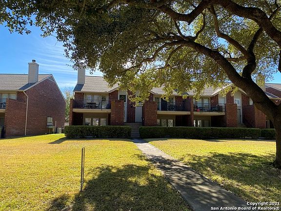 2nd image of 547 Woodlake Dr #12