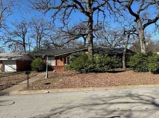 1141 Hurstview Dr, Hurst, TX 76053