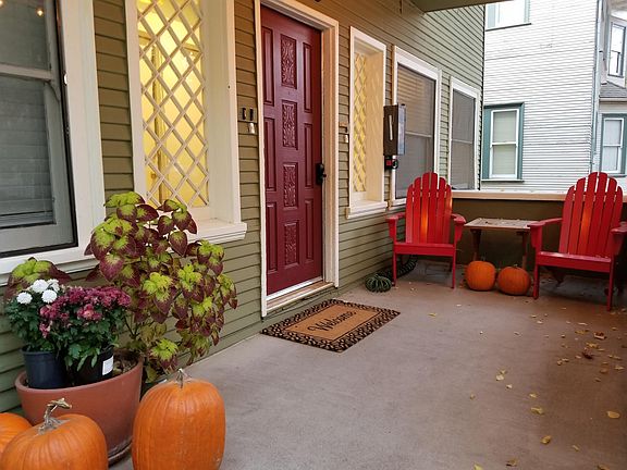 3rd image of 808 19th St #4