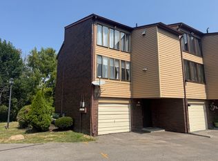 2091 Penguin Ave, Akron, OH 44319