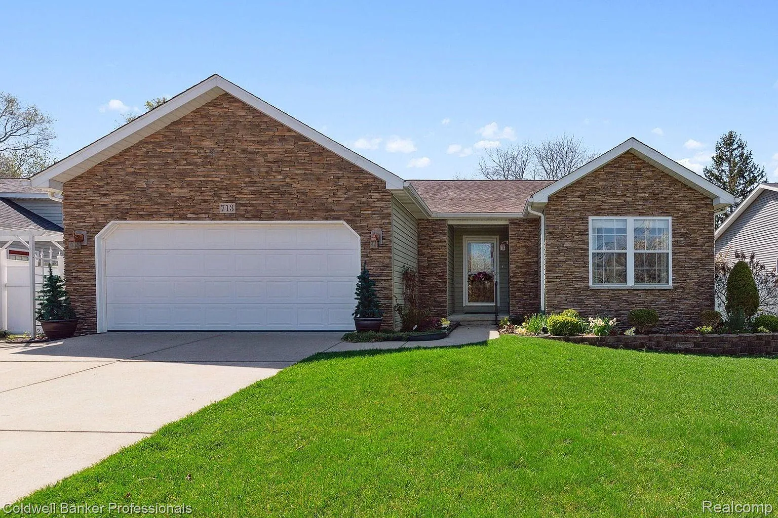 713 Mary Ann Dr photo 1