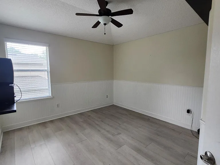 201 Edgeford Ct — Photo 31
