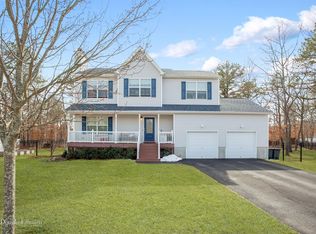8 Toussie Ct, Ridge, NY 11961