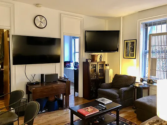 Rented by LJ Sloane Management | media 27