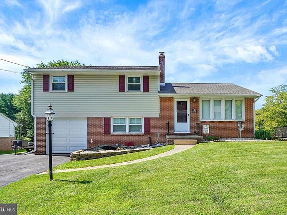 2nd image of 2918 Herrlyn Ct