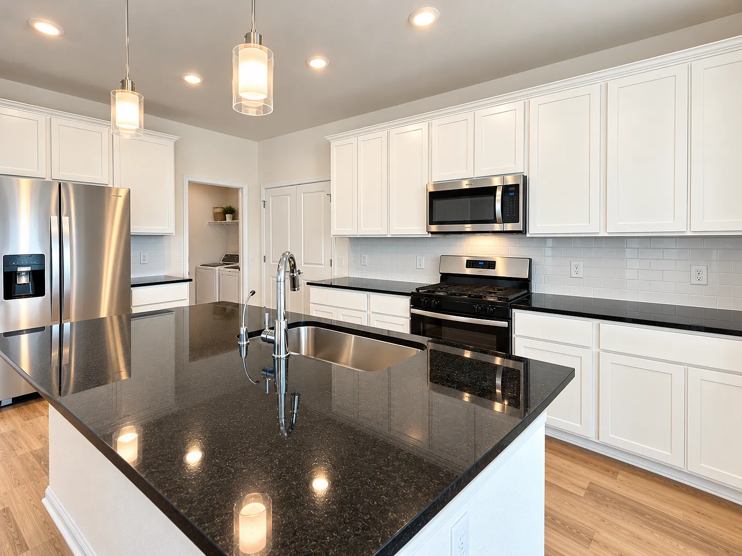 4 bed, 2.5 bath, 1981 sqft, $2,500 — Photo 4