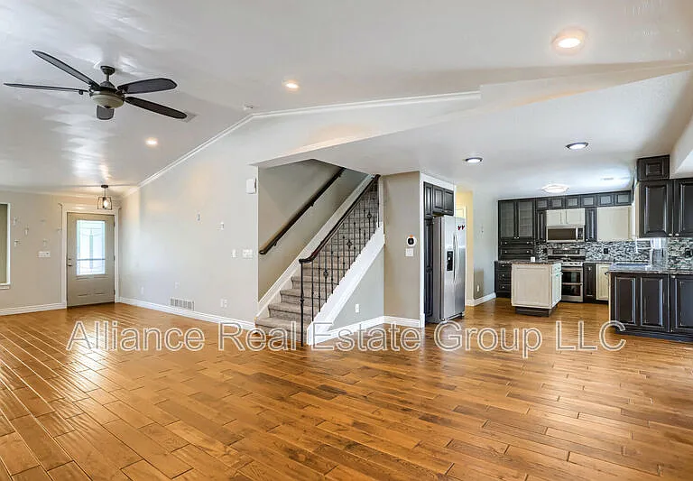 9677 Whitecliff Pl — Photo 4
