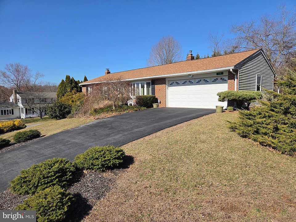 1st image of 17 Independence Dr