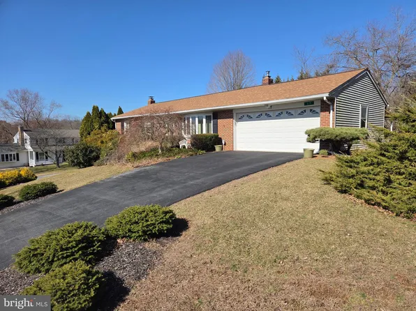 17 Independence Dr, New Freedom, PA 17349