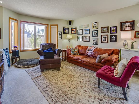 3rd image of 3914 NE 59th Ct