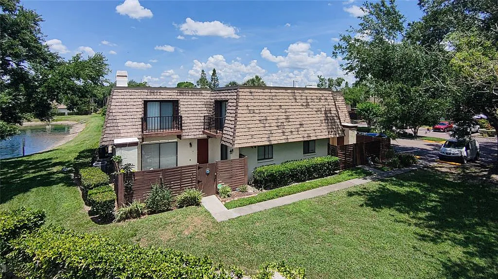 Building Photo - 15206 W Pond Woods Dr
