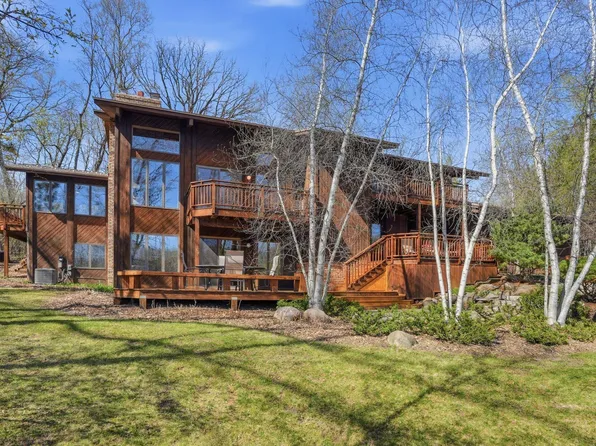 985 Cliff Rd, Eagan, MN 55123