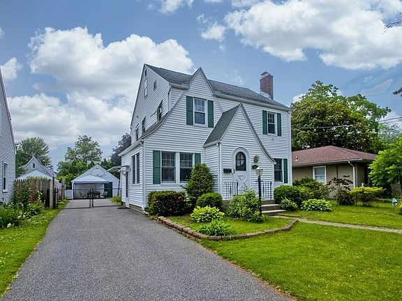 3rd image of 94 Gillette Ave