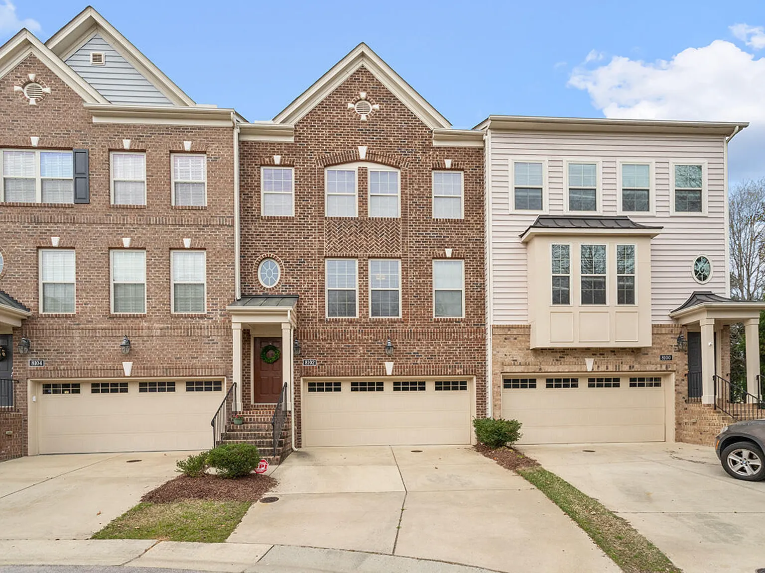 3 bed, 2292 sqft, $2,200 — Photo 1