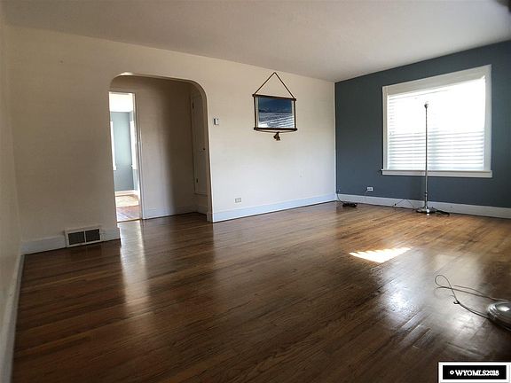 3rd image of 1213 Pulliam Ave