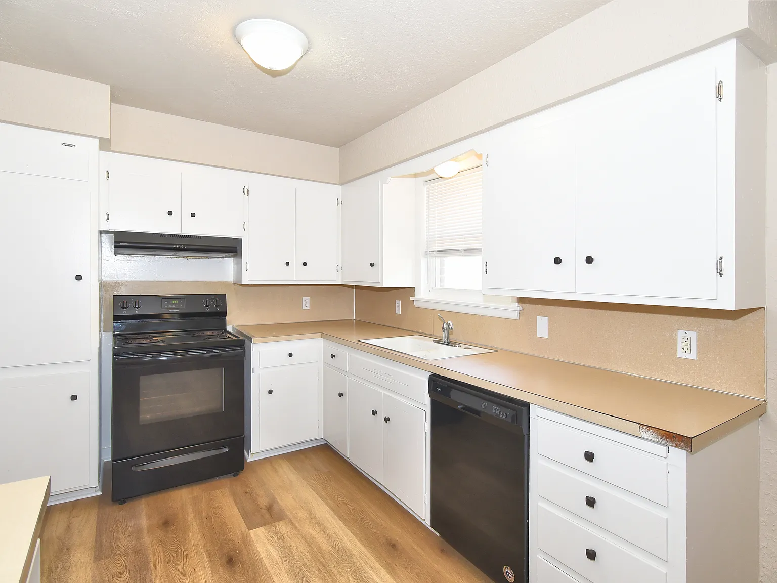 3 bed, 1274 sqft, $1,300 — Photo 4