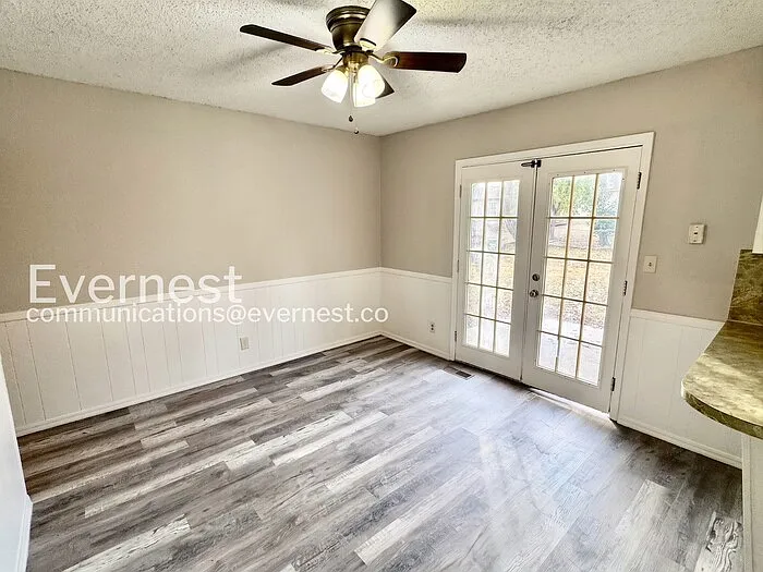 1756 S Pine Ave — Photo 8