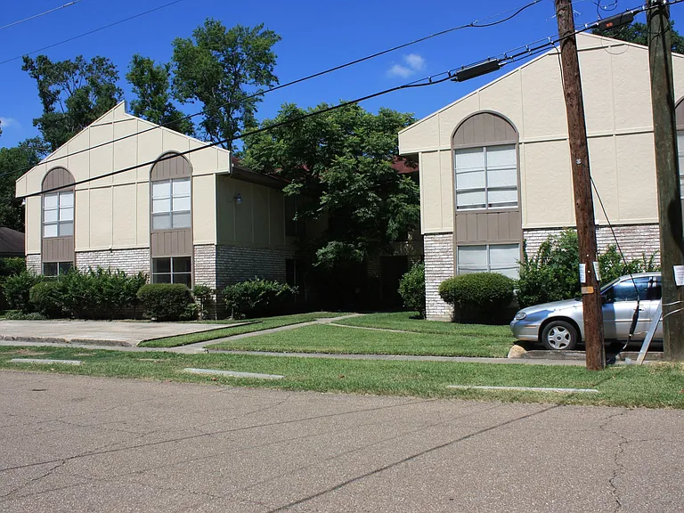 752 Kenmore Ave — Photo 5