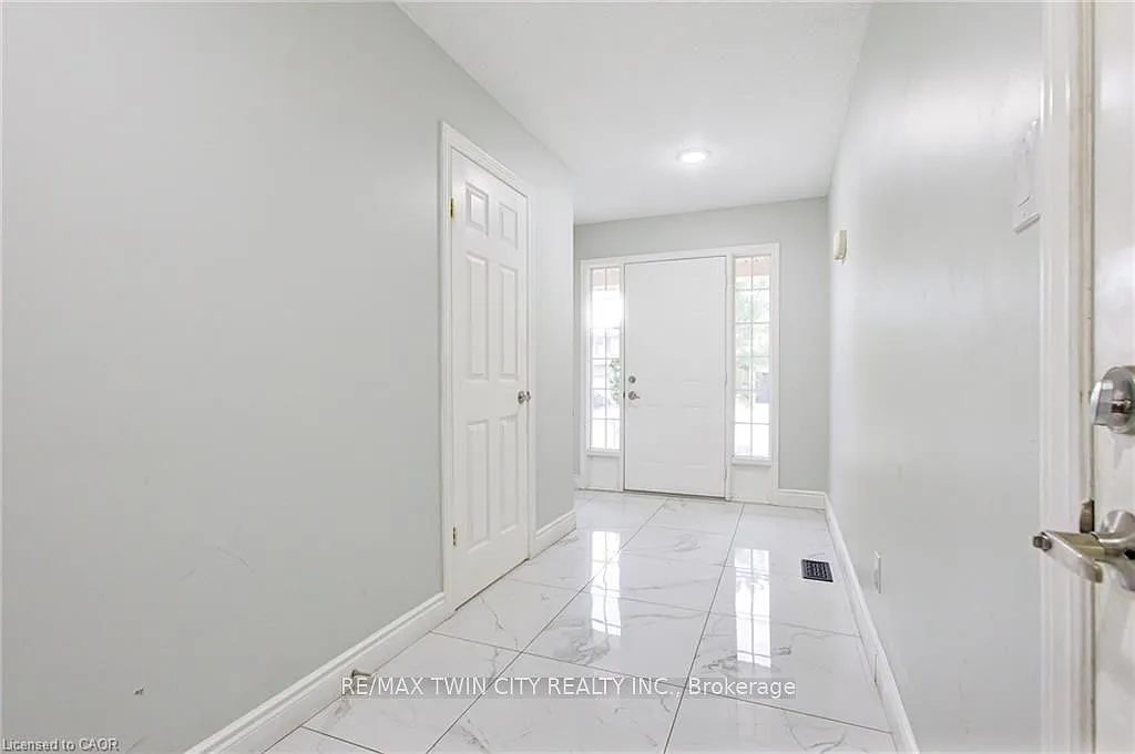 4 bed, $3,000 — Photo 4