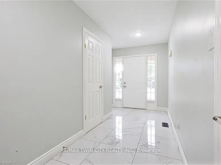110 Commonwealth St — Photo 4
