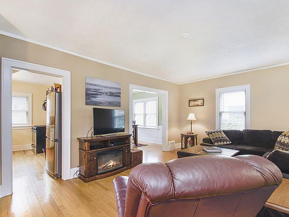 4th image of 1201 E Bronson St