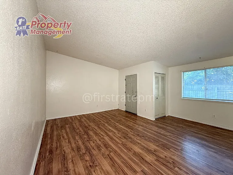 210 S Homedale Ave — Photo 9