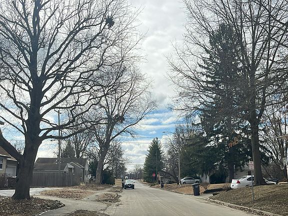 4th image of 210 Dodge Ave