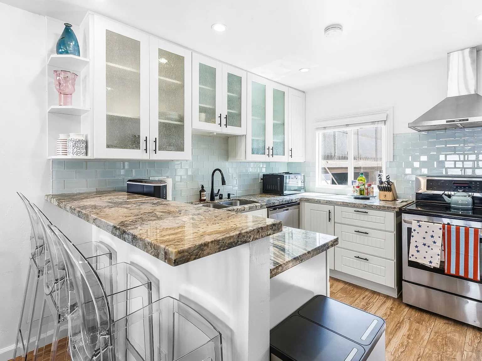 3 bed, 900 sqft, $6,750 — Photo 4