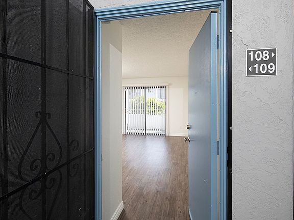 2nd image of 2925 Broadway Unit 109