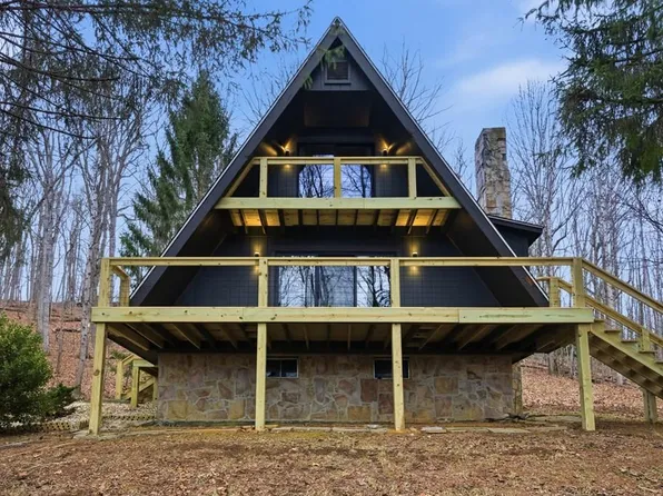 196 Blackberry Dr, Wytheville, VA 24382