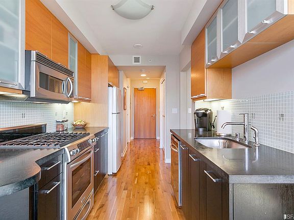 3rd image of 177 Townsend St Unit 631